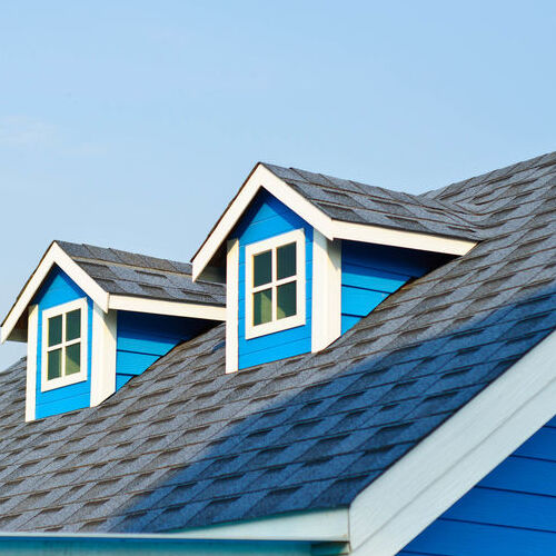 An asphalt shingle roof